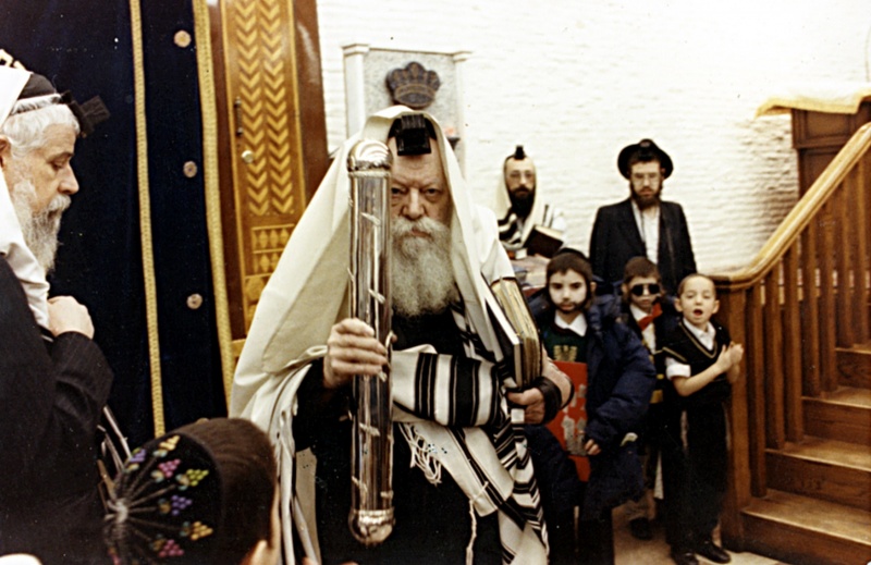 קובץ:הרבי בפורים.jpg